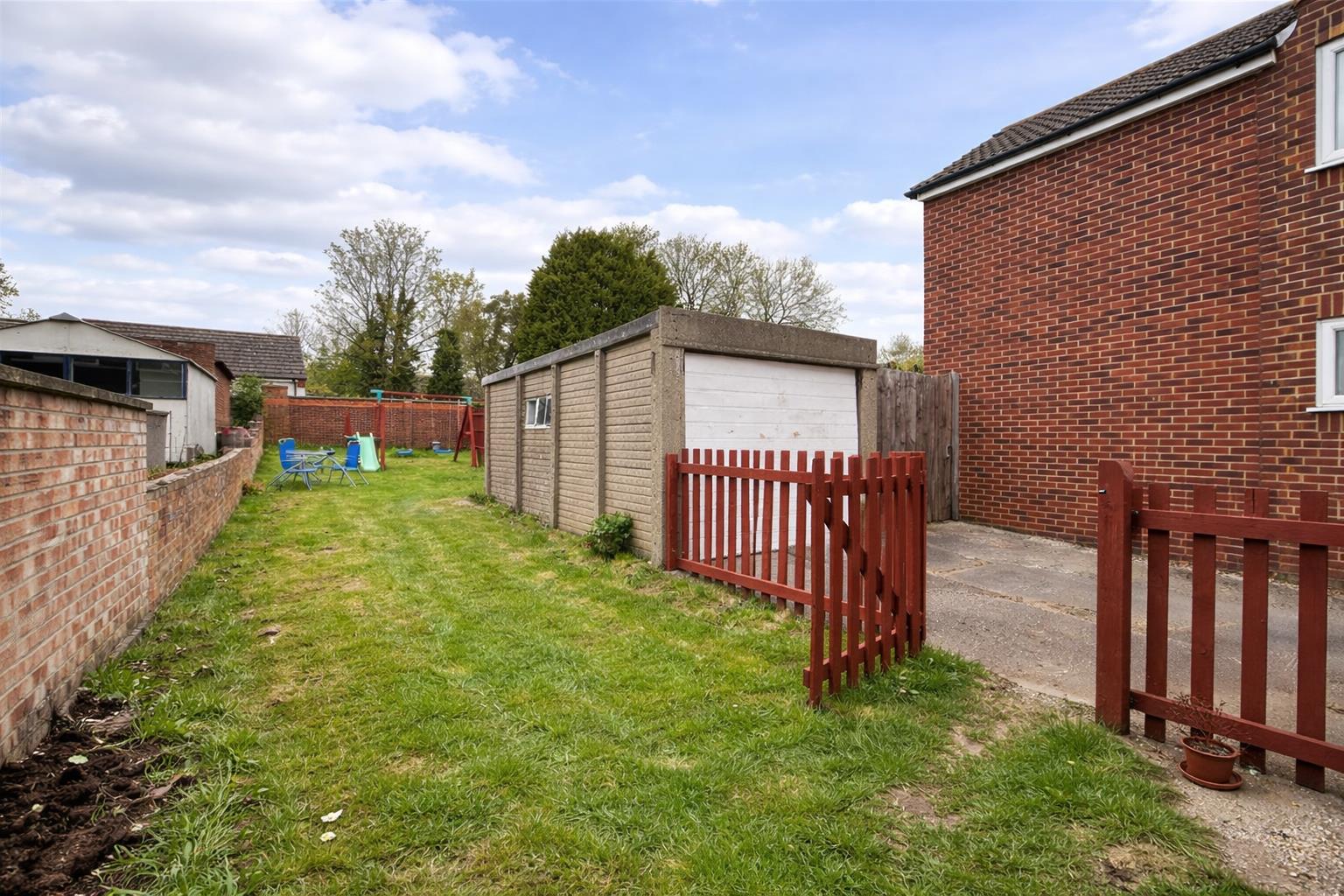 2 bed property in Newton Road, Milton Keynes